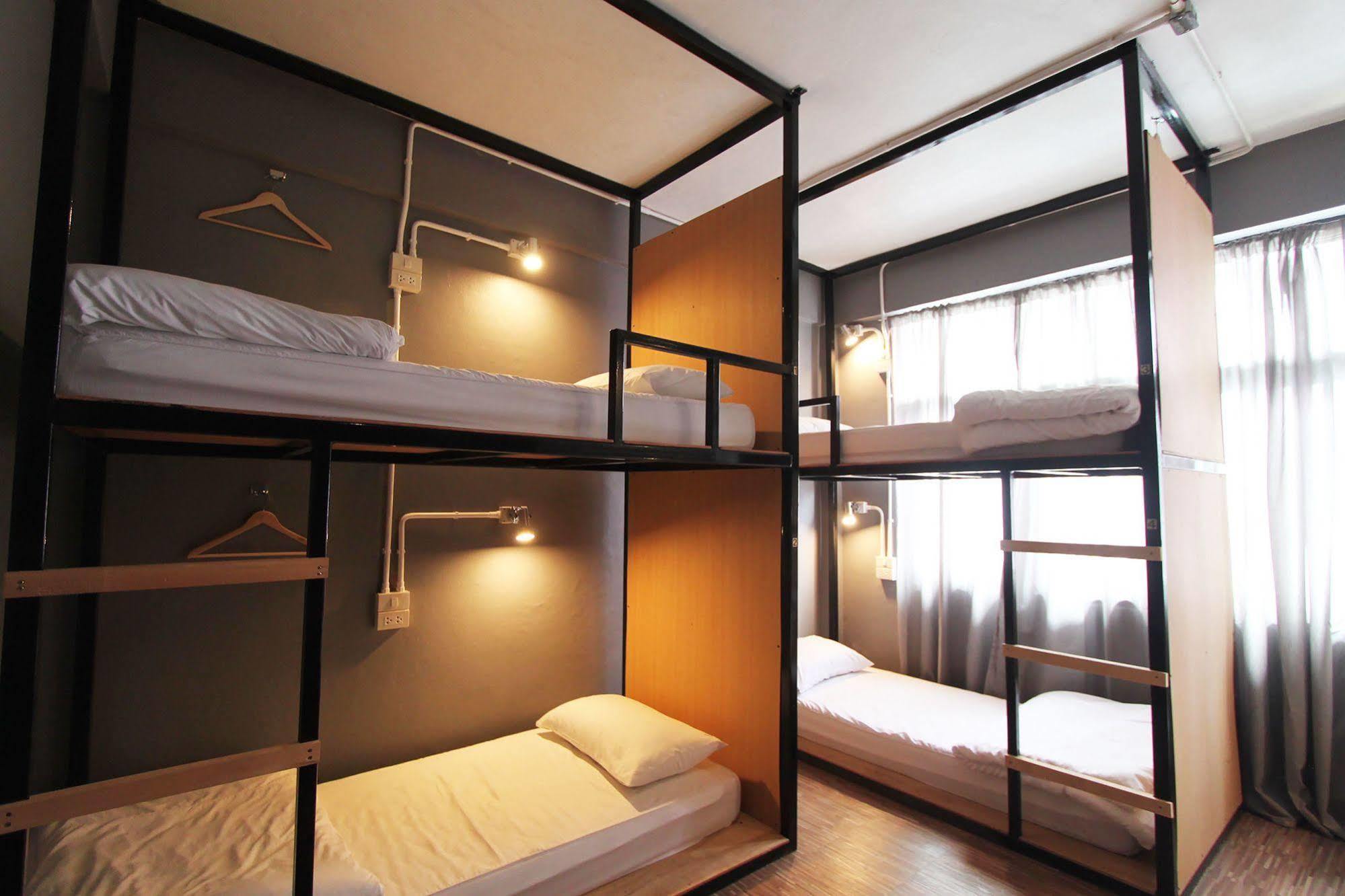 The Backpack Hostel Bangkok Exterior photo